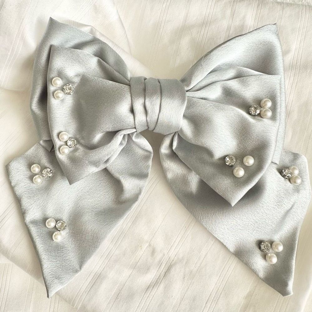 Light grey bow with rhinestone and pearl embellishment
